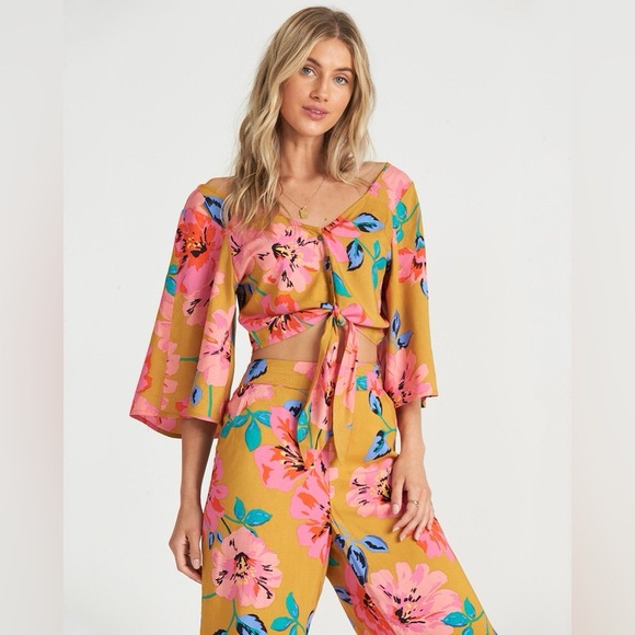 Billabong Pants - Billabong Cut Through floral top and pant matching set size M (Moss Landing)